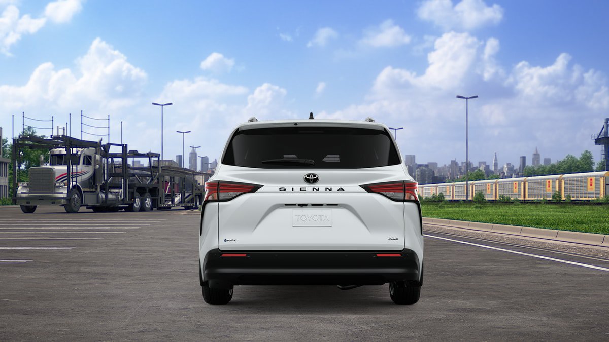 New 2026 Toyota Sienna XLE FWD image 8