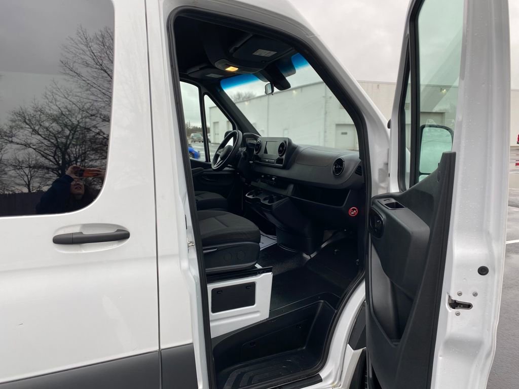 Used 2024 Mercedes-Benz Sprinter 2500 image 12