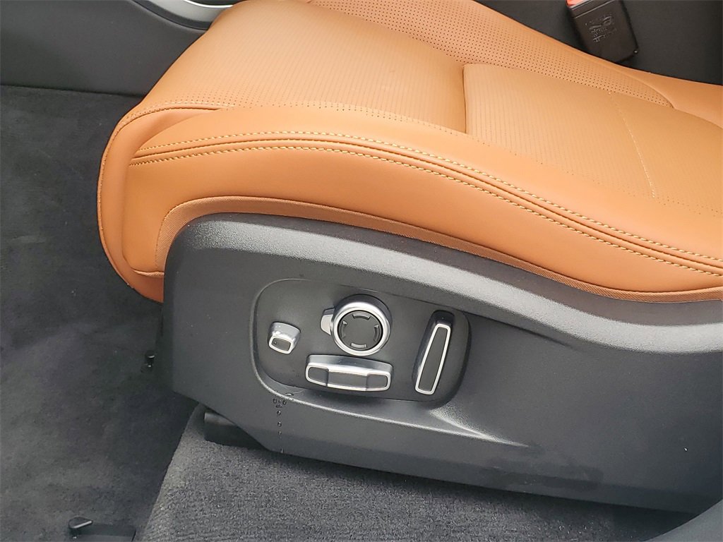 New 2025 Jaguar F-PACE R-Dynamic S image 12