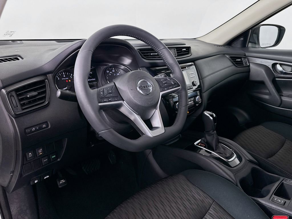 Used 2017 Nissan Rogue SV w/ Midnight Edition FWD image 9