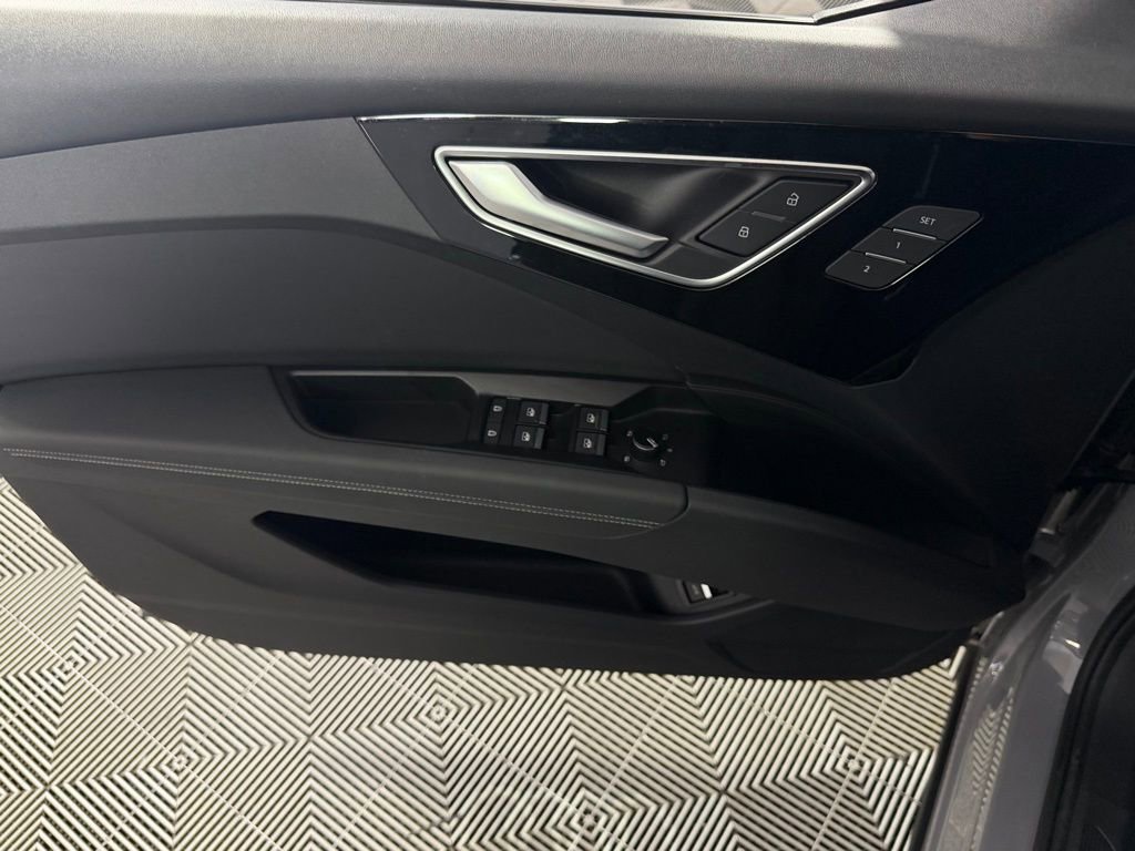 Used 2025 Audi Q4 e-tron Premium Plus w/ Premium Plus image 23