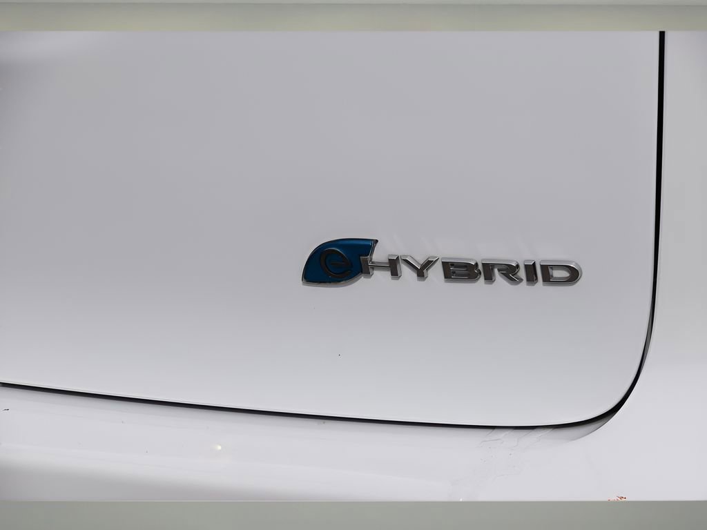 Used 2023 Chrysler Pacifica Limited w/ Uconnect Theater Family Group image 29