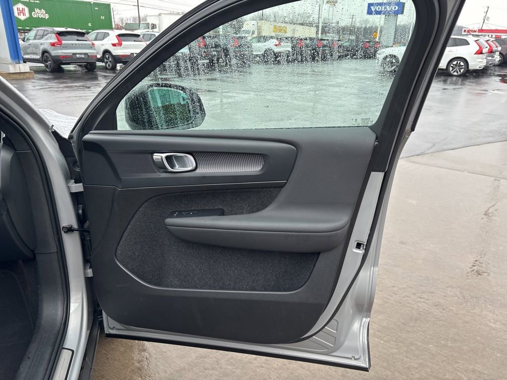 Certified 2023 Volvo XC40 B5 Plus w/ Driver Assist Package image 38