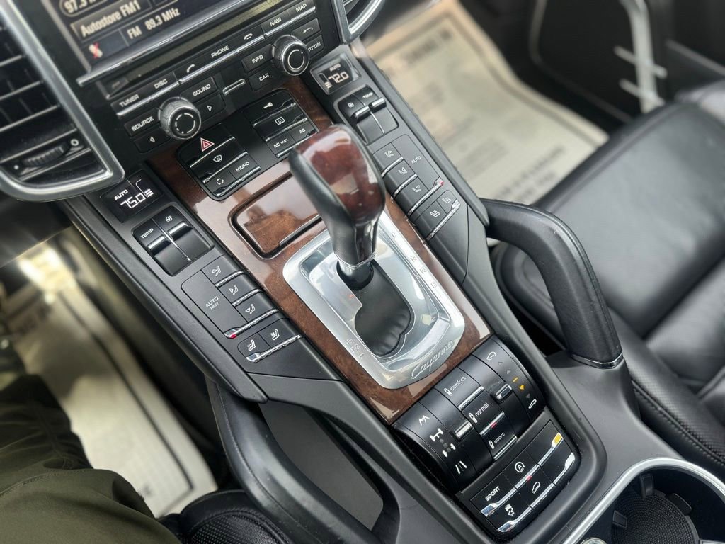 Used 2011 Porsche Cayenne Turbo AWD/4WD image 38
