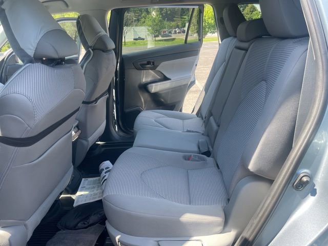 Used 2020 Toyota Highlander LE AWD/4WD image 8