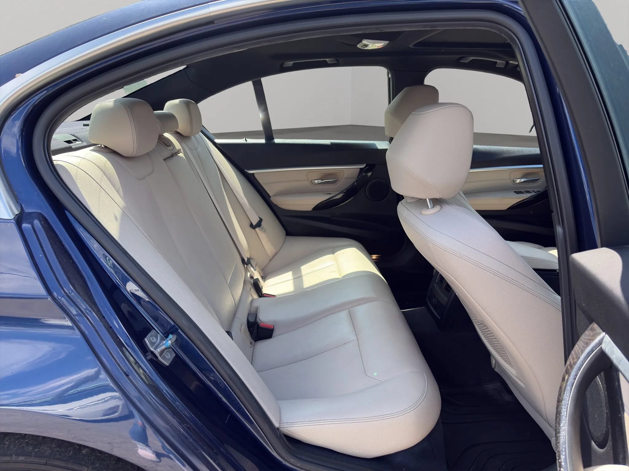 Used 2017 BMW 330i Sedan w/ Premium Package RWD image 19