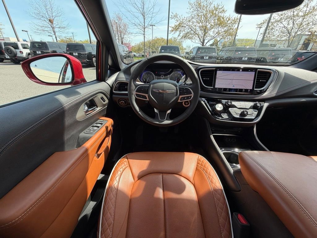 Used 2024 Chrysler Pacifica Pinnacle FWD image 19