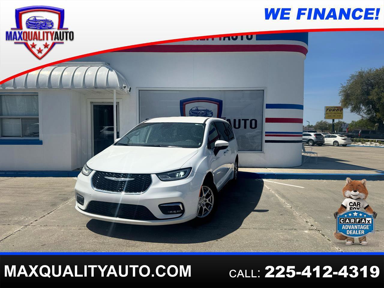 Used 2023 Chrysler Pacifica Touring-L image 1