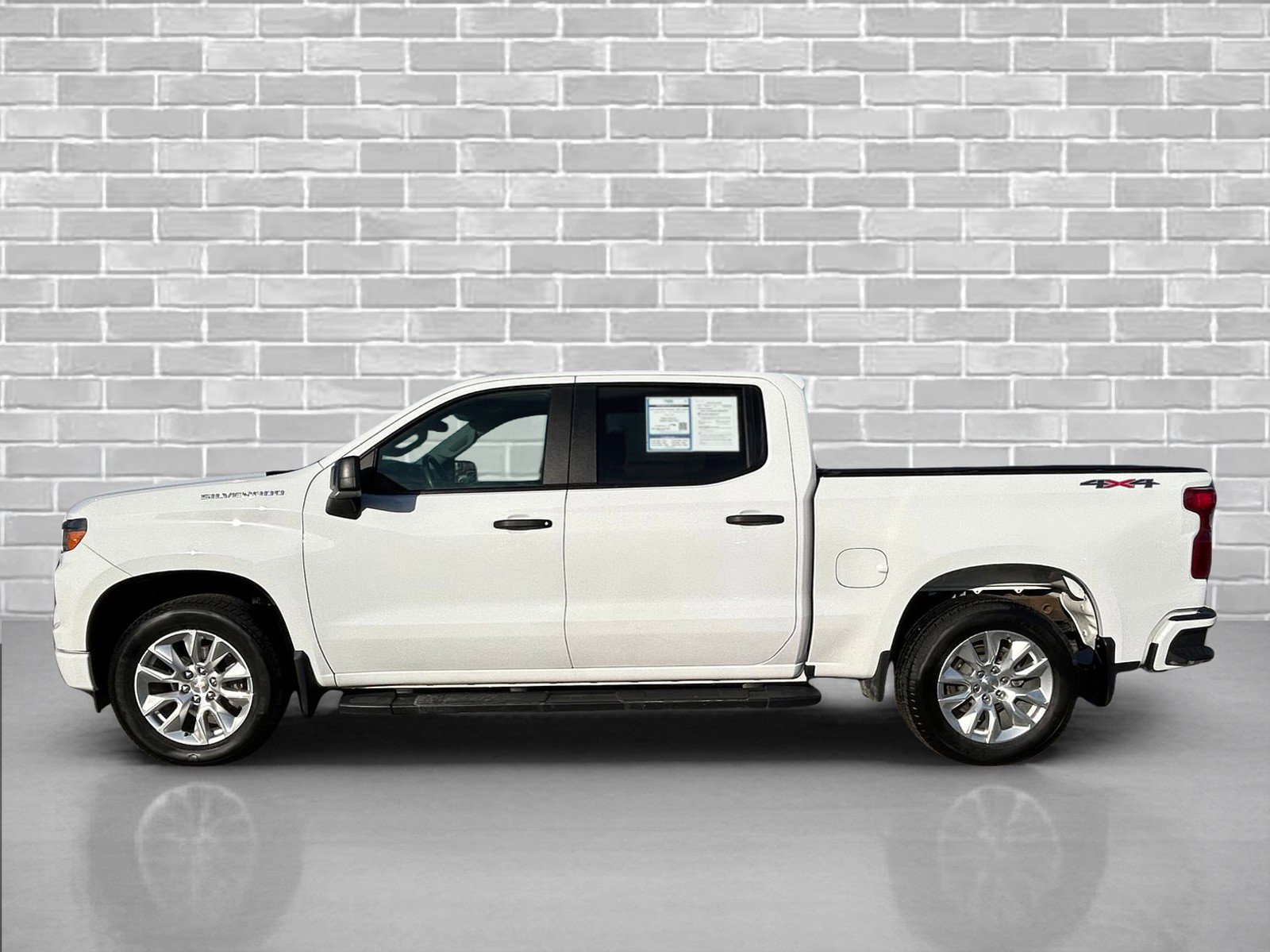 Used 2023 Chevrolet Silverado 1500 Custom image 2