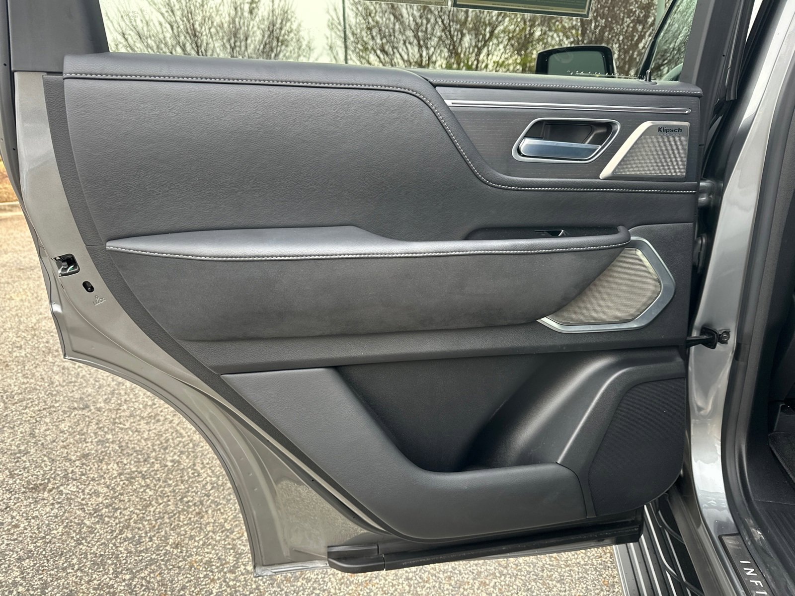 Used 2025 INFINITI QX80 Sensory image 23