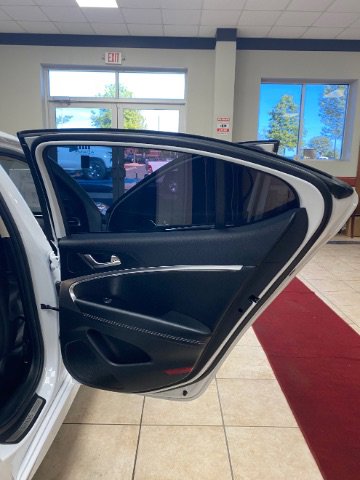 Used 2025 Genesis G70 2.5T RWD image 9
