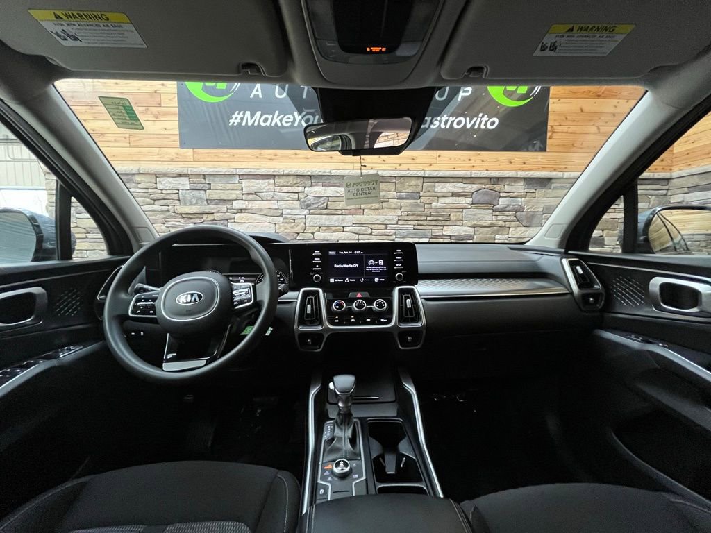 Used 2021 Kia Sorento LX image 17