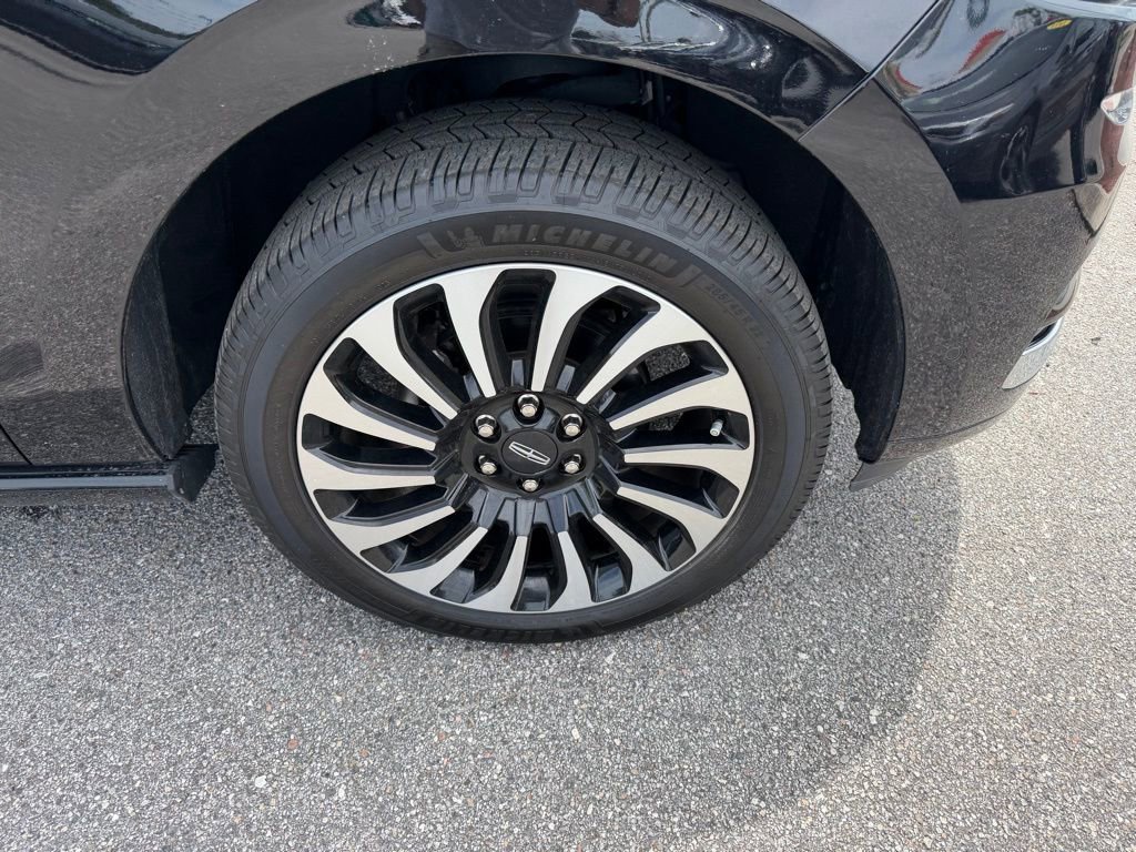 Used 2023 Lincoln Navigator L Black Label AWD/4WD image 4
