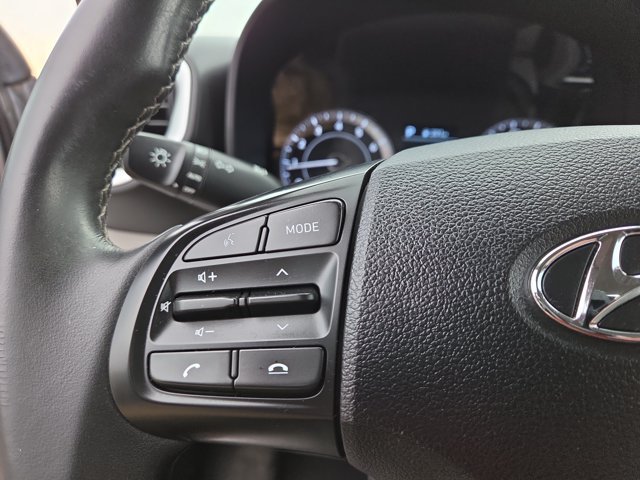Certified 2022 Hyundai Venue SEL FWD image 18