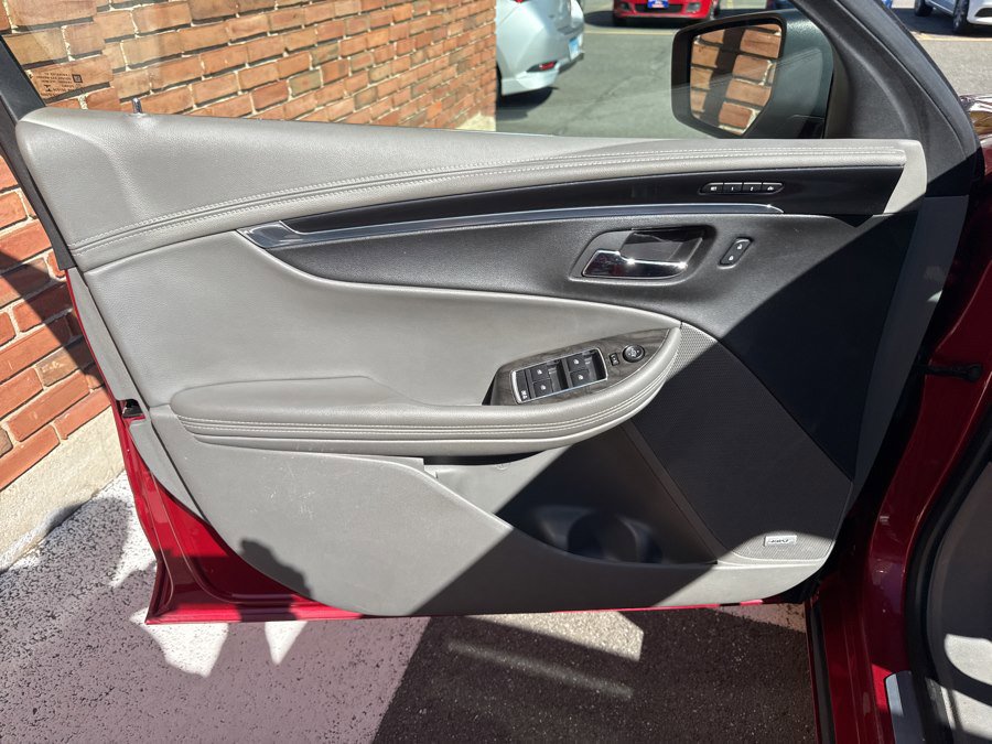 Used 2015 Chevrolet Impala LTZ FWD image 34