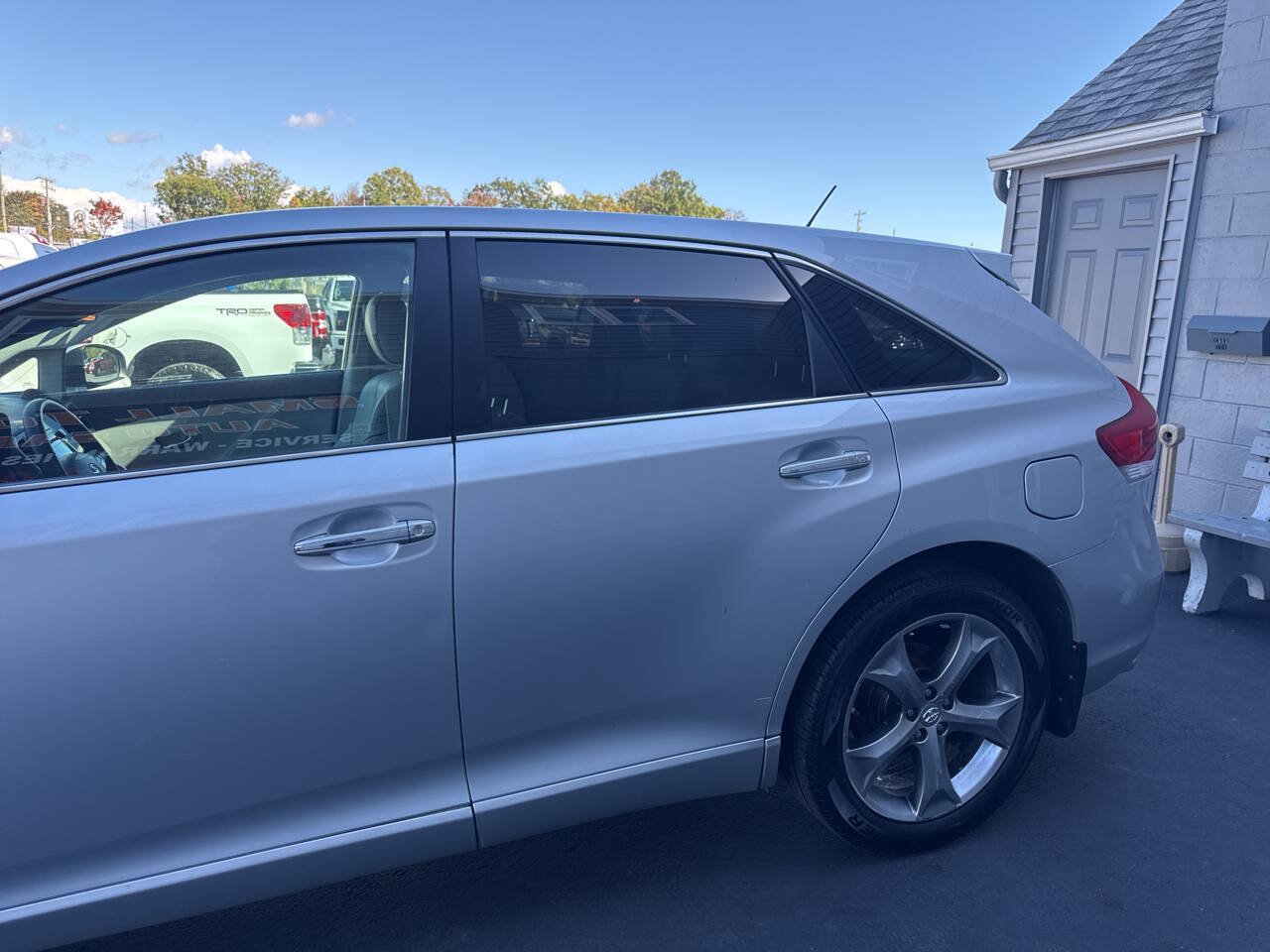 Used 2011 Toyota Venza AWD w/ Comfort Pkg image 5