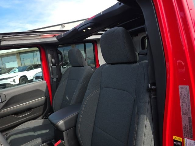 Used 2025 Jeep Wrangler Unlimited Sahara w/ Safety Group image 18