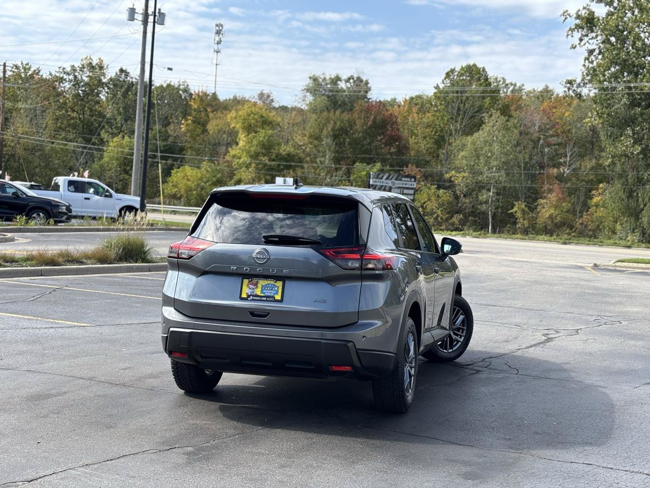 Used 2024 Nissan Rogue S AWD/4WD image 8
