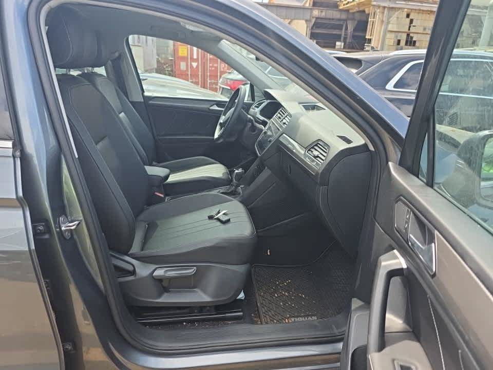 Used 2023 Volkswagen Tiguan SE FWD image 12