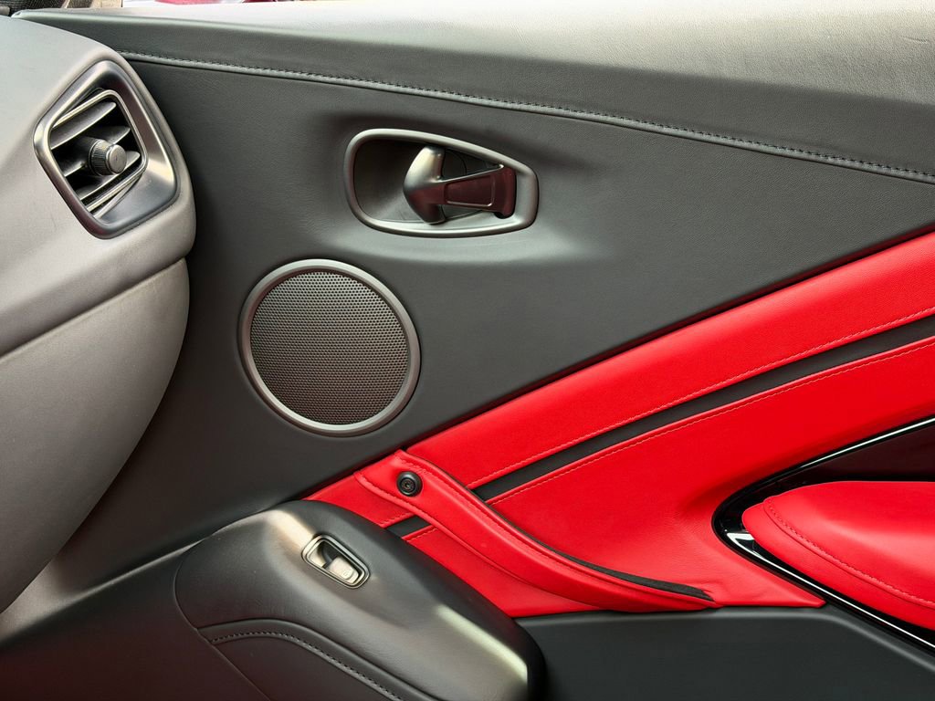 Used 2023 Aston Martin V8 Vantage Coupe image 37