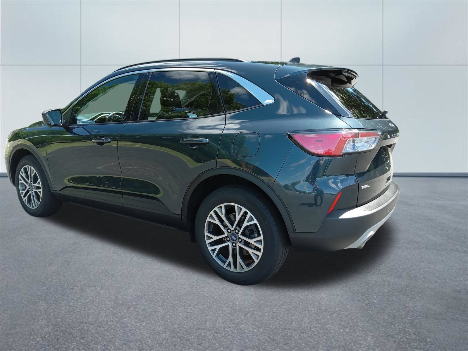 Used 2022 Ford Escape SEL w/ Technology Package AWD/4WD image 3