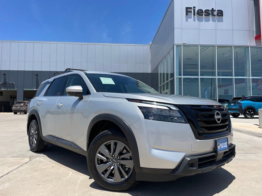 Certified 2025 Nissan Pathfinder SV w/ Black Appearance Package