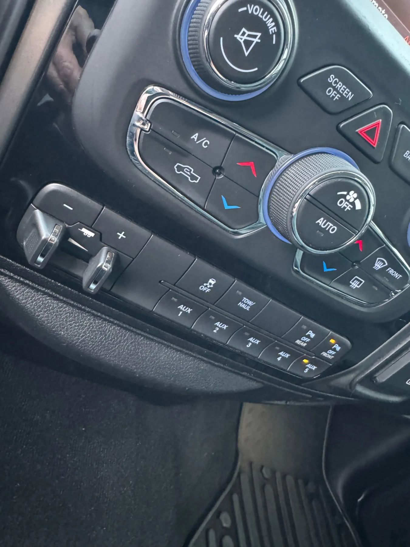 Used 2018 RAM 2500 Laramie w/ Sport Appearance Group image 36