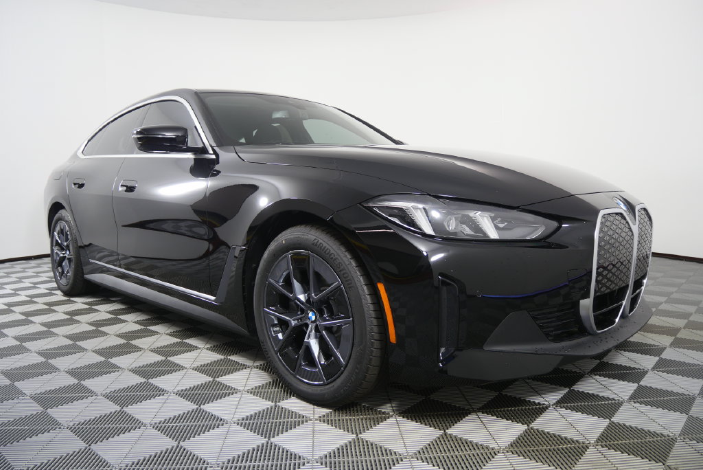 Certified 2026 BMW i4 eDrive40 w/ Premium Package RWD image 2