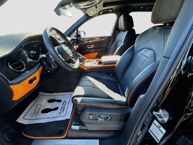 Used 2025 Bentley Bentayga AWD/4WD image 22