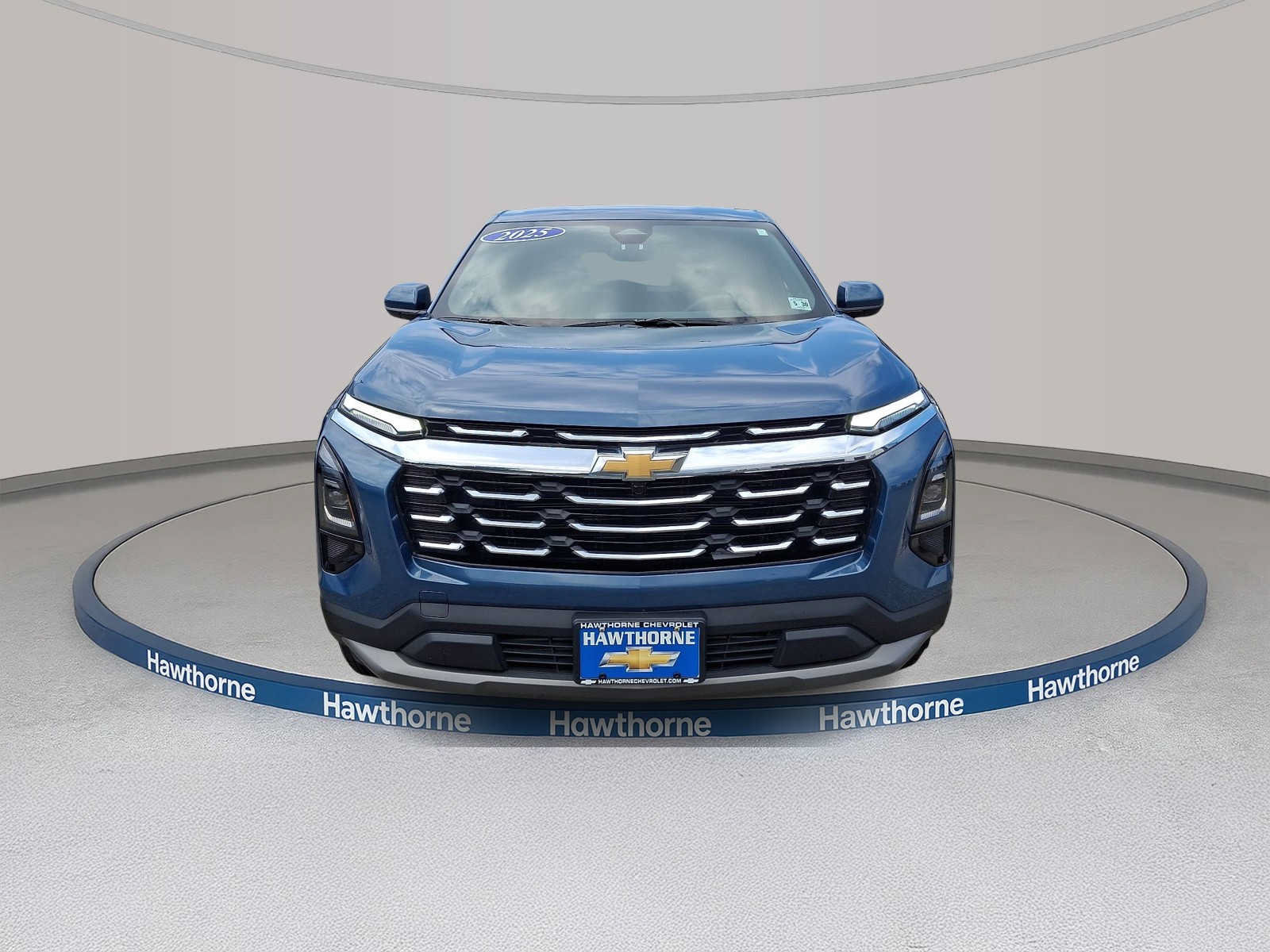 Used 2025 Chevrolet Equinox LT AWD/4WD image 2