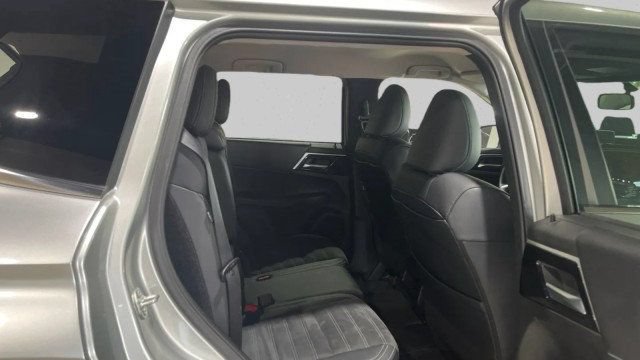 Used 2024 Mitsubishi Outlander SE AWD/4WD image 19
