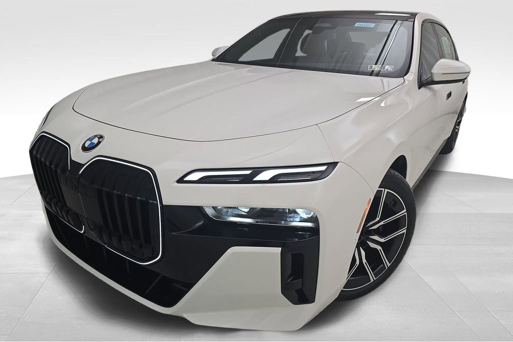Used 2025 BMW 740i xDrive w/ Premium Package image 1