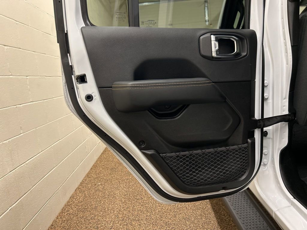 Used 2025 Jeep Wrangler Unlimited Sahara image 14