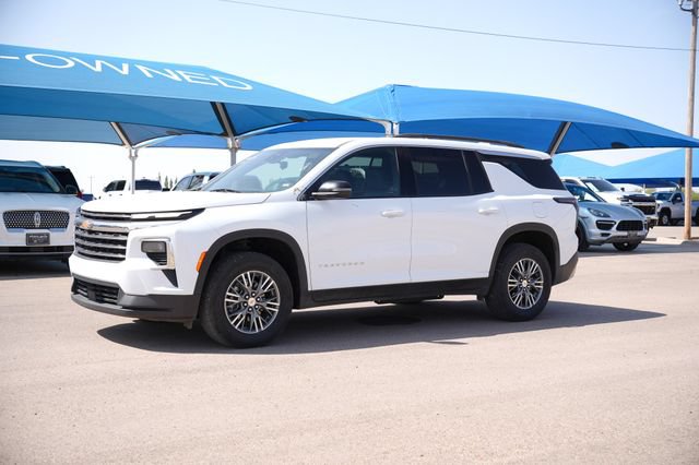 Used 2025 Chevrolet Traverse LT FWD image 1
