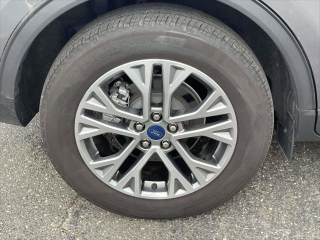 Used 2022 Ford Escape SEL w/ Technology Package image 9