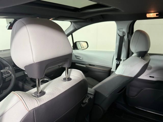 Used 2023 Toyota Sienna XSE image 20
