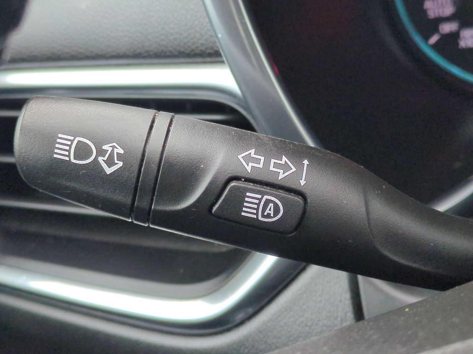 Used 2020 Chevrolet Equinox LT FWD image 27
