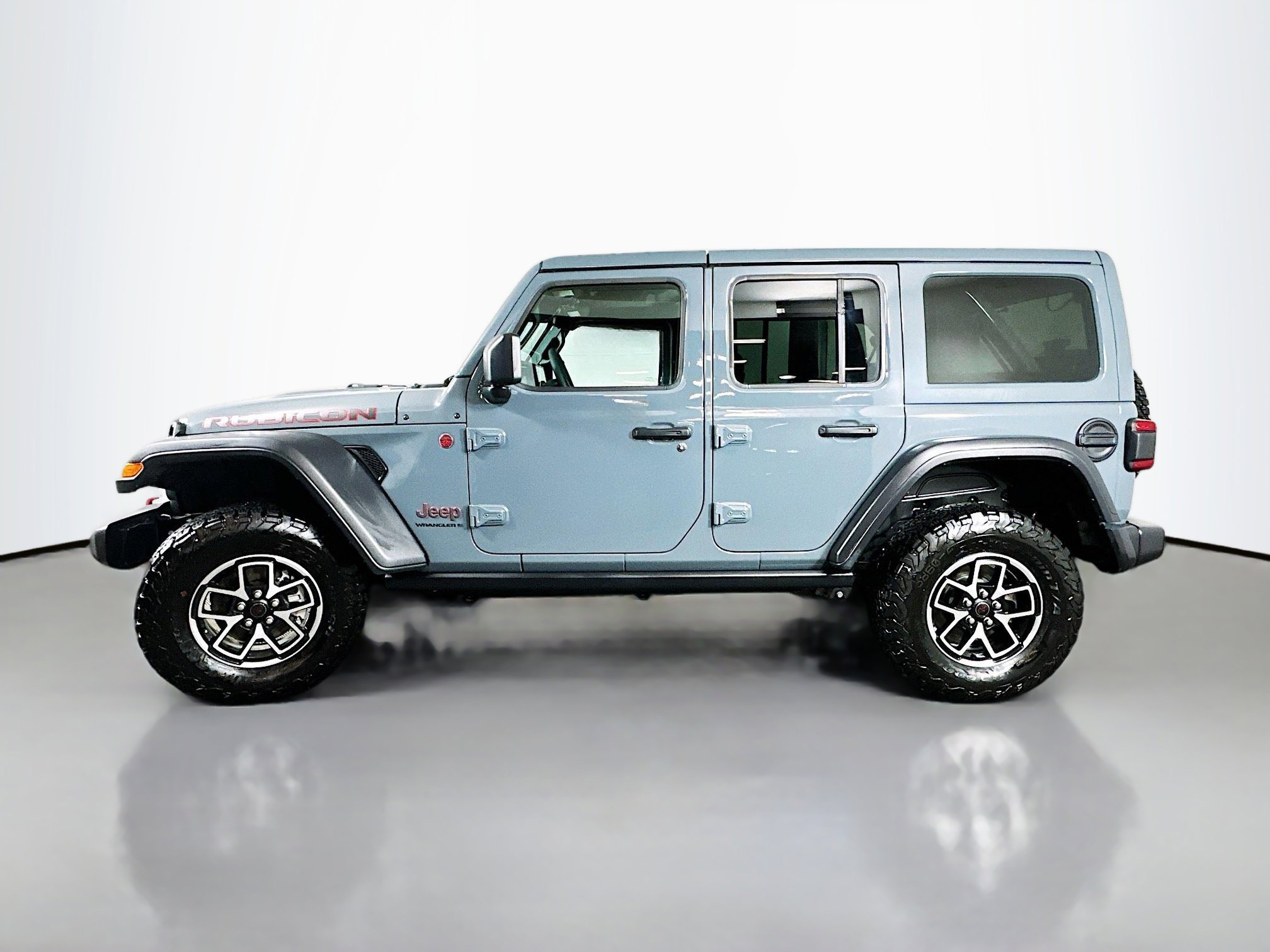 Used 2025 Jeep Wrangler Unlimited Rubicon w/ Convenience Group image 4