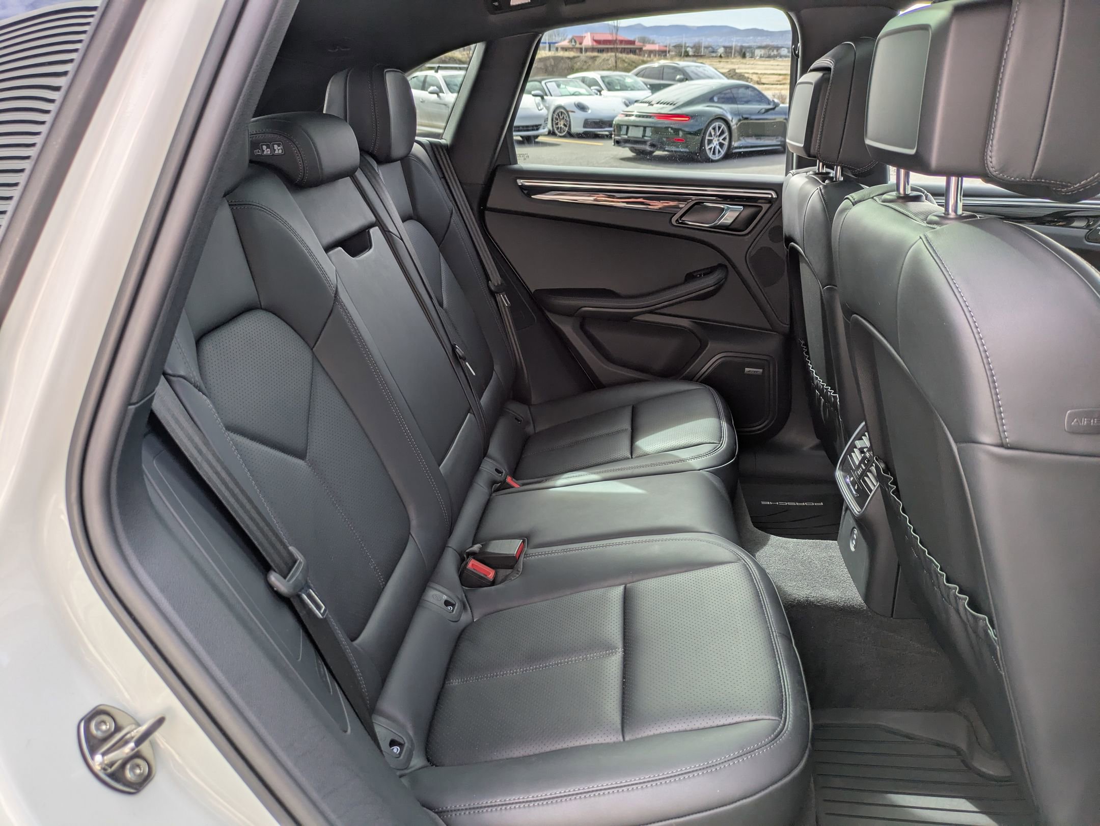 Certified 2025 Porsche Macan image 25