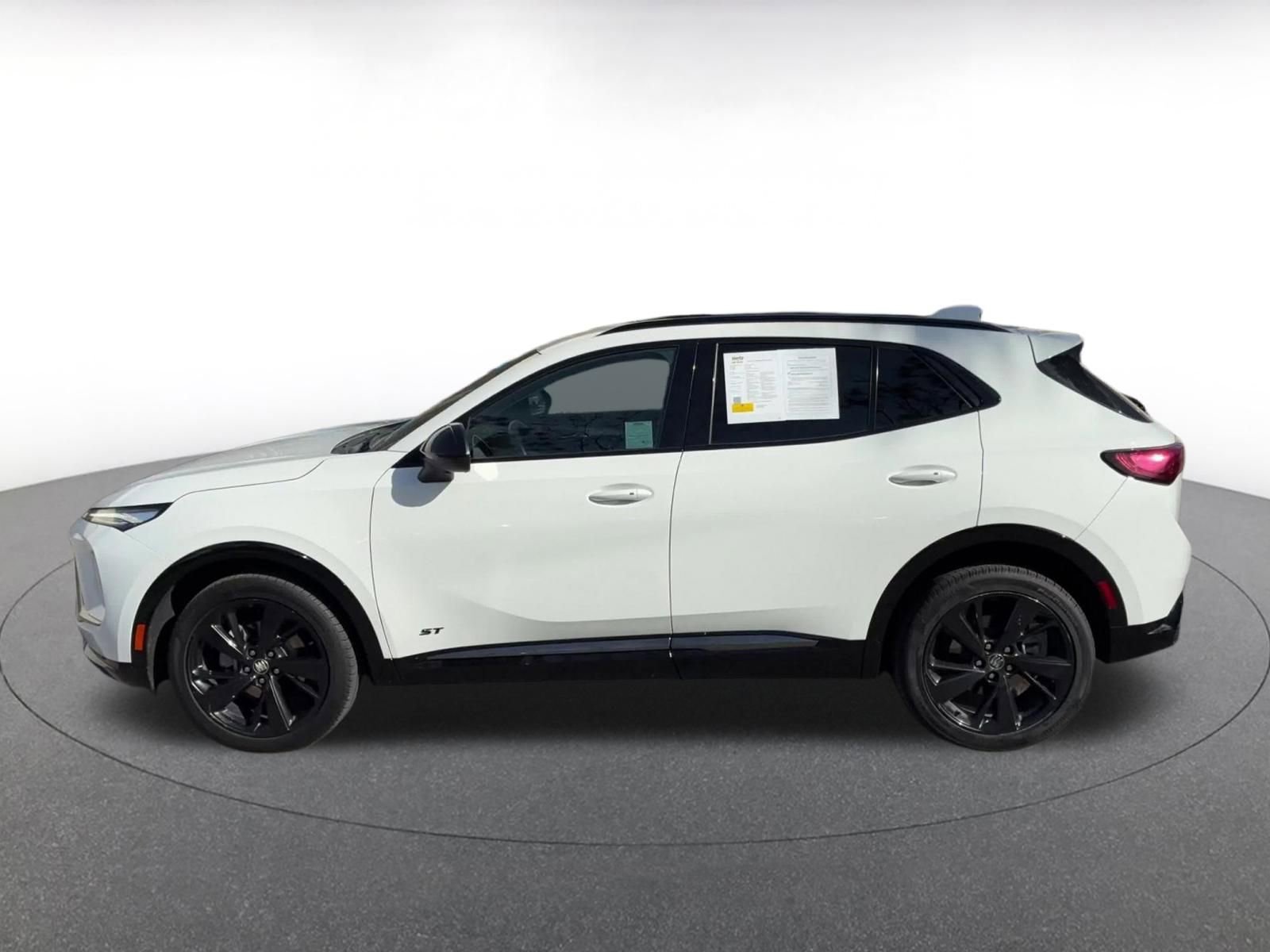 Used 2024 Buick Envision Sport Touring image 9