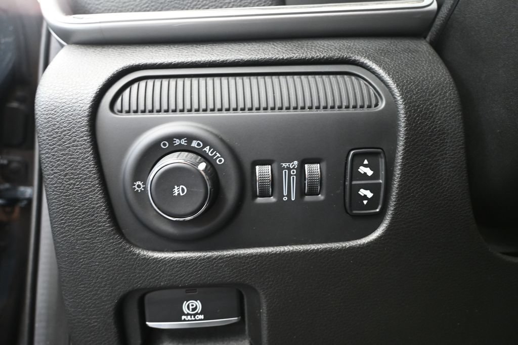 Used 2022 Jeep Wagoneer Series III AWD/4WD image 24