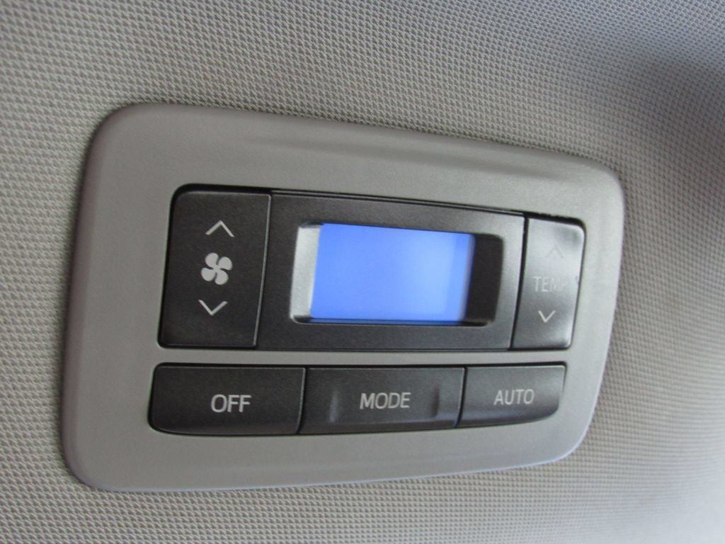 Used 2015 Toyota Sienna LE FWD image 30