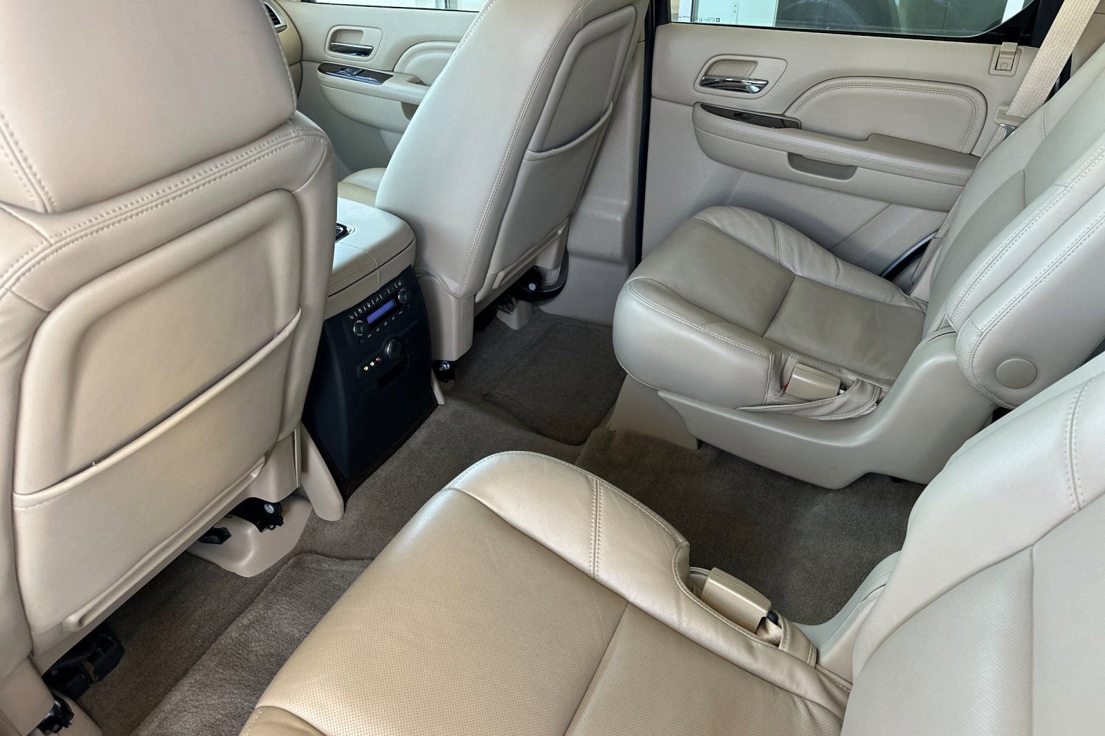 Used 2013 Cadillac Escalade Premium AWD/4WD image 14