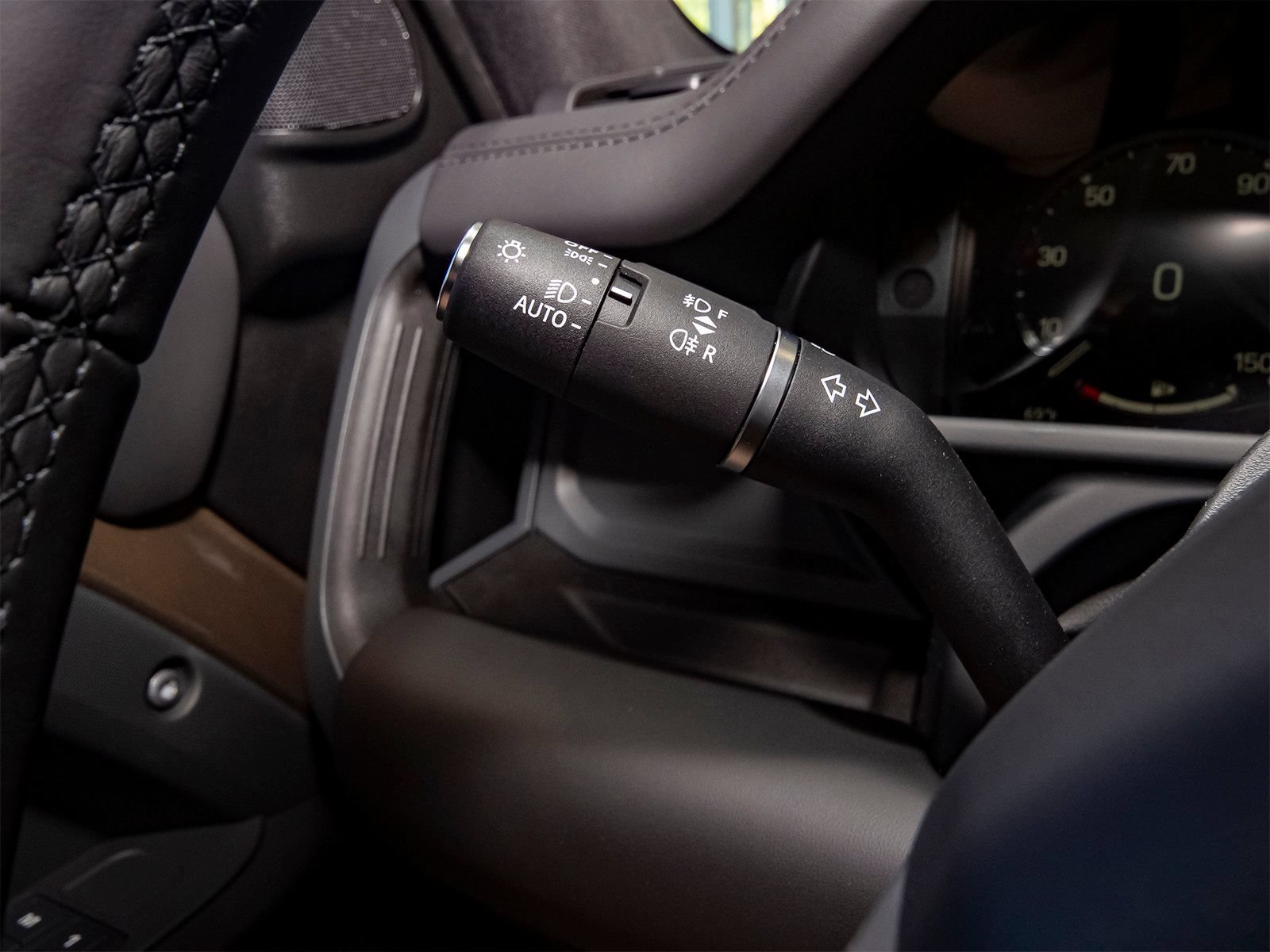 New 2026 Land Rover Defender 110 X-Dynamic SE AWD/4WD image 15