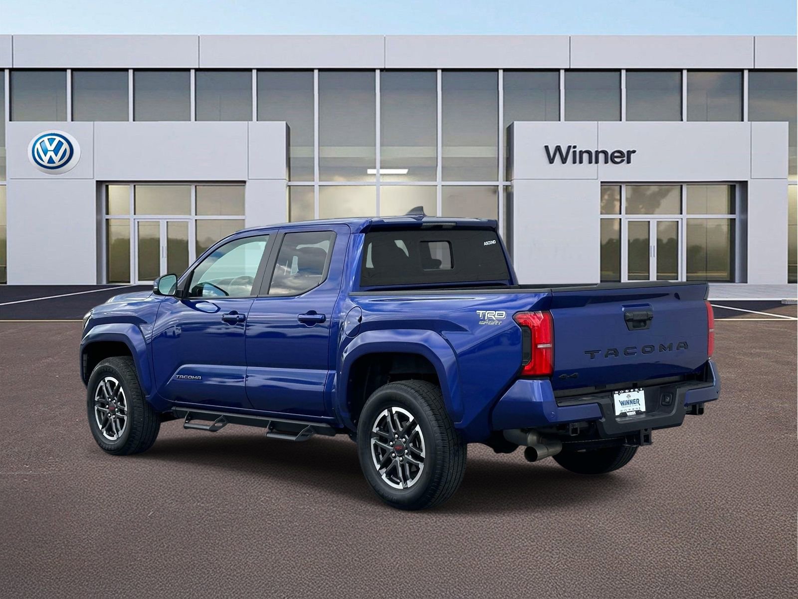 Used 2025 Toyota Tacoma TRD Sport w/ TRD Sport Upgrade Package AWD/4WD image 3