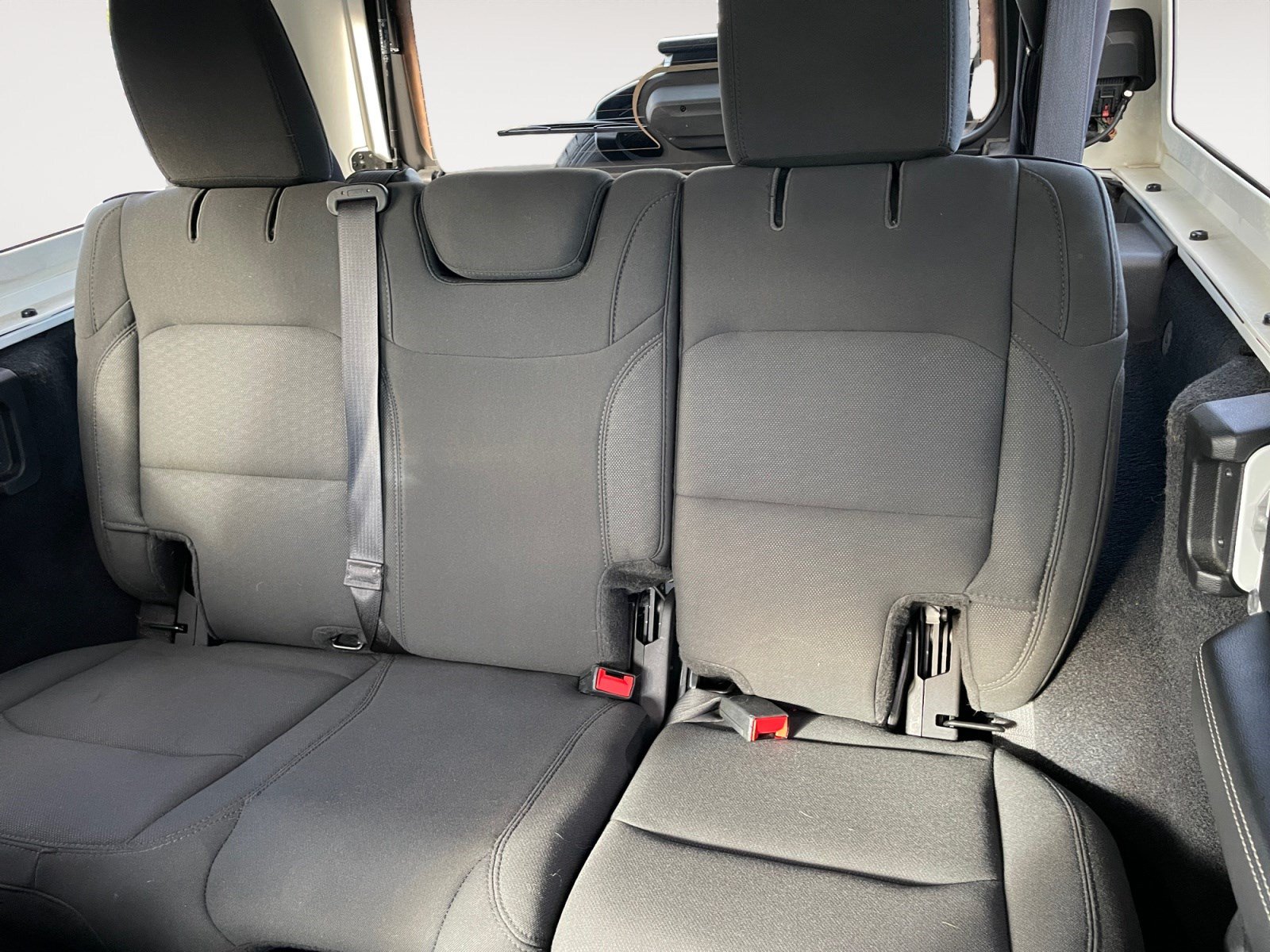 Used 2019 Jeep Wrangler Unlimited Sahara AWD/4WD image 16
