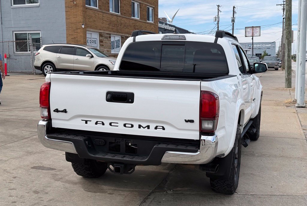 Used 2020 Toyota Tacoma SR5 w/ Blackout Package AWD/4WD image 7
