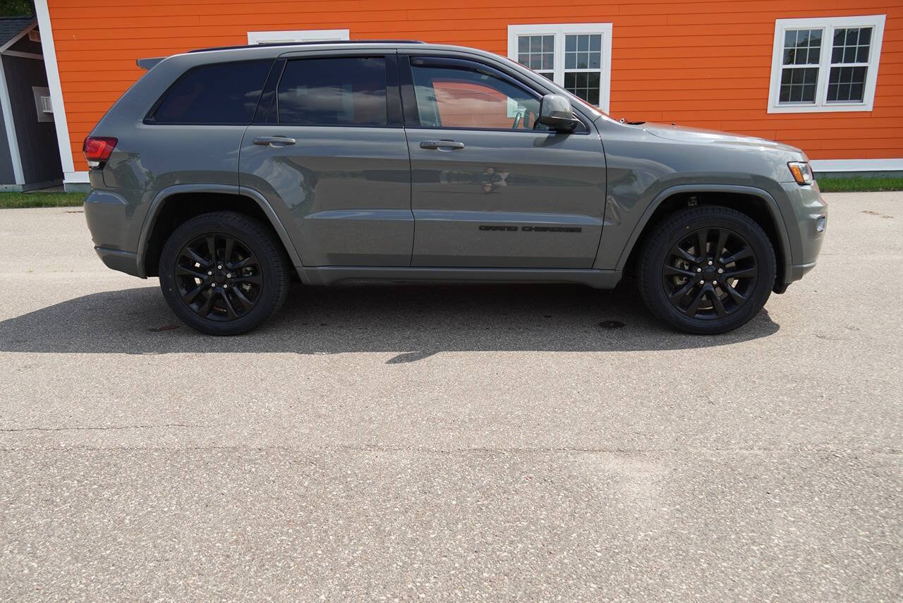Used 2021 Jeep Grand Cherokee Laredo X AWD/4WD image 4