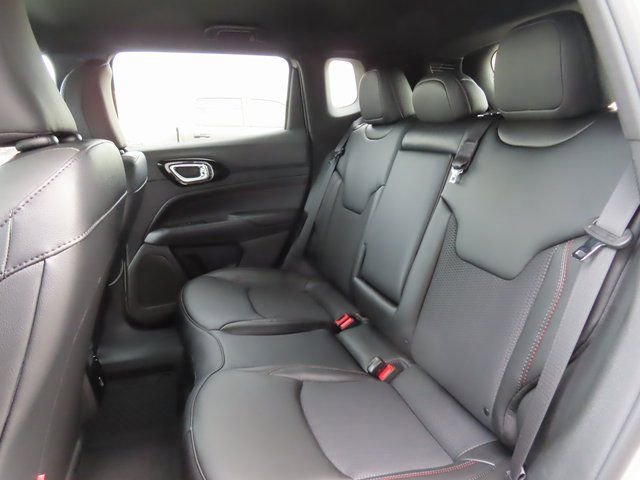 New 2026 Jeep Compass Trailhawk w/ Trailer Tow Group image 21