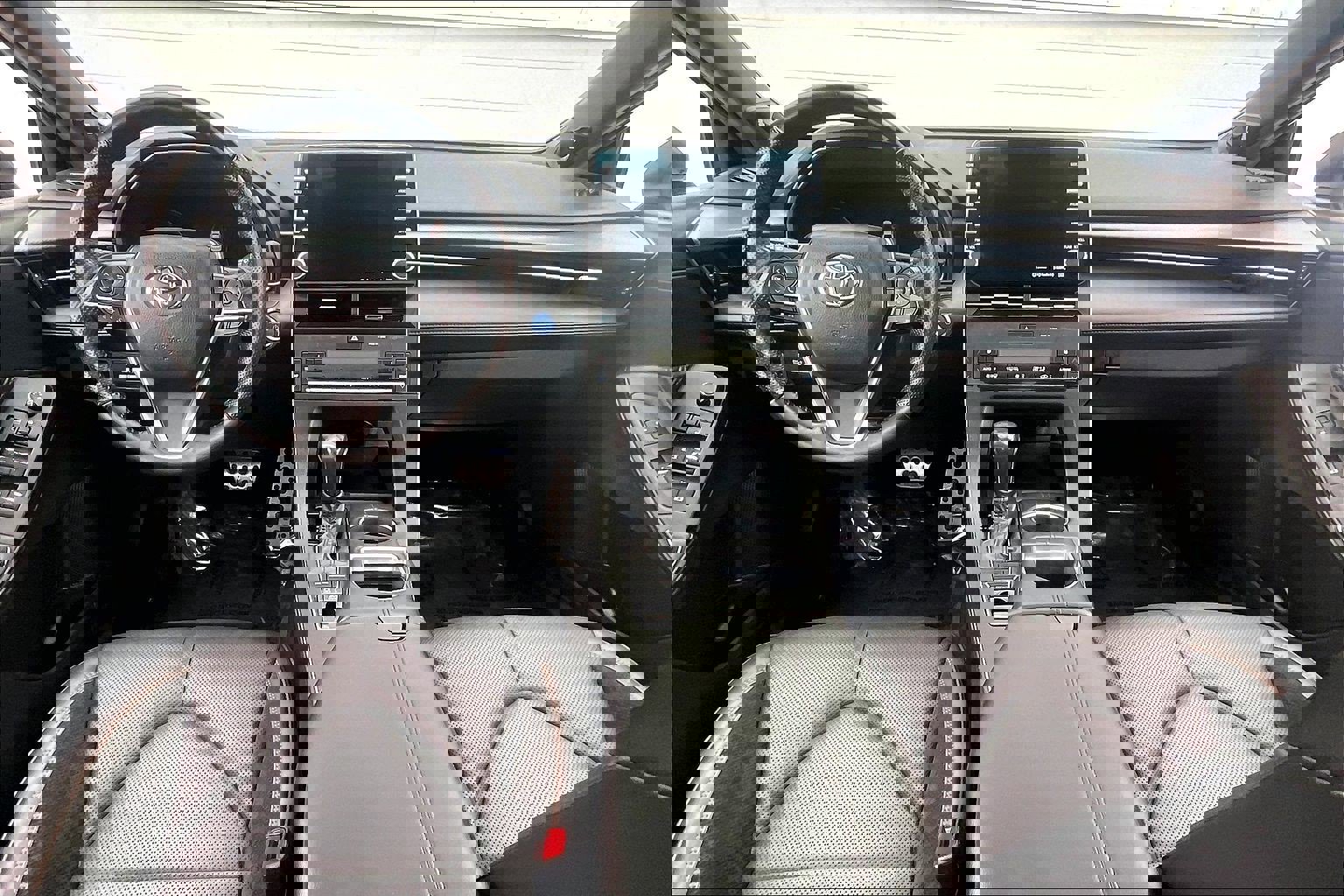 Used 2022 Toyota Avalon XSE image 19